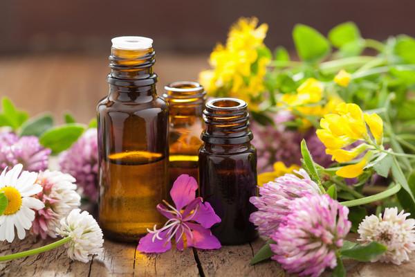 9 Amazing Benefits of Bay Essential Oil